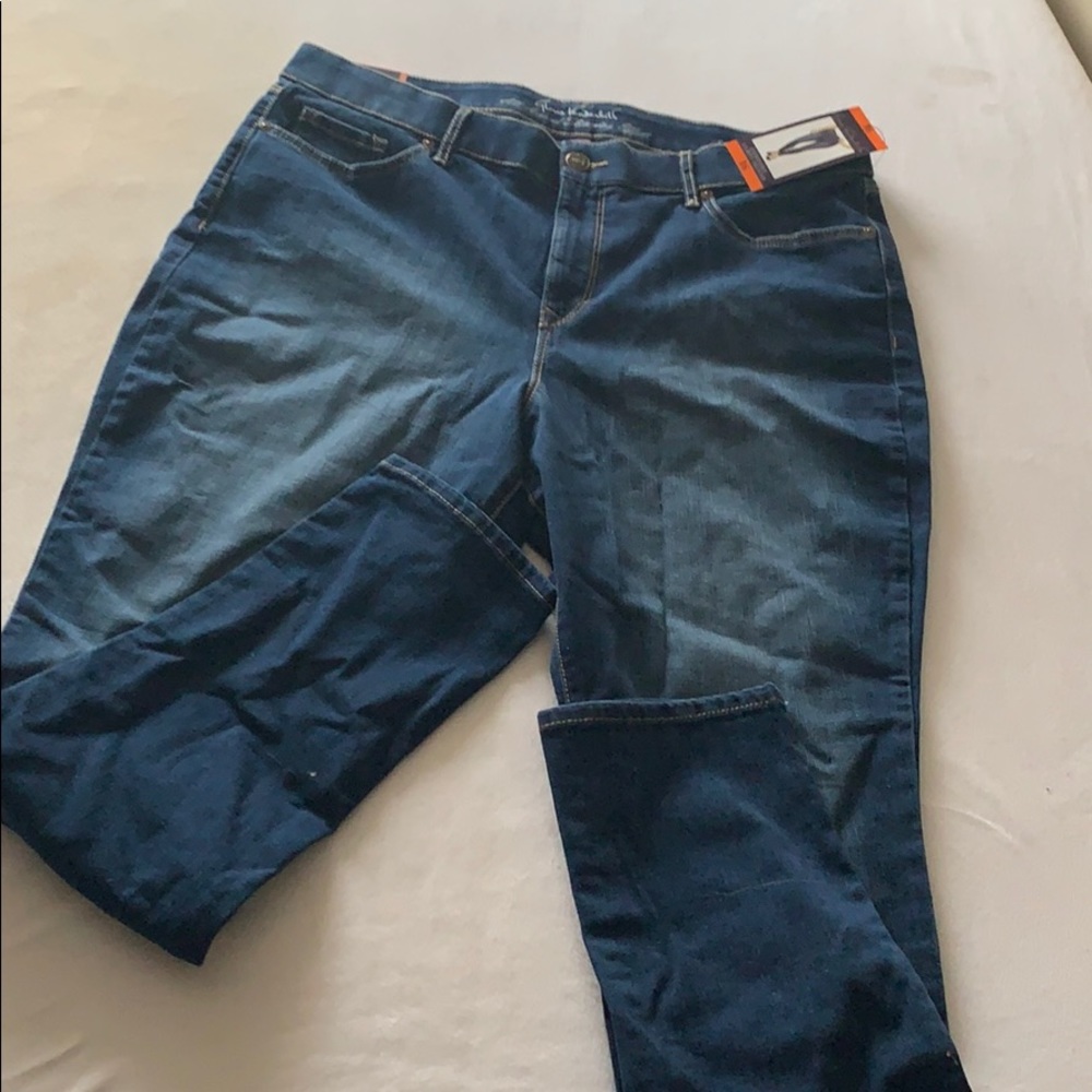 Dark blue women’s skinny jeans, size 16 Never worn